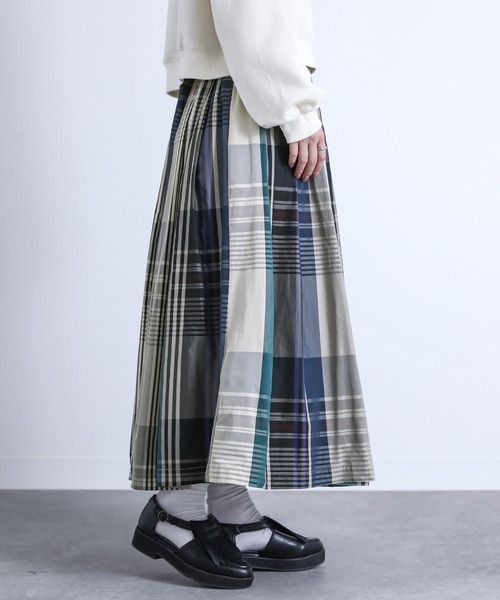 n'OrLABEL（ノアールレーベル）の「『チェック柄タックフレアスカート』（スカート・レディース・ライトベージュ/ダークネイビー・FREE）」の20枚目の写真