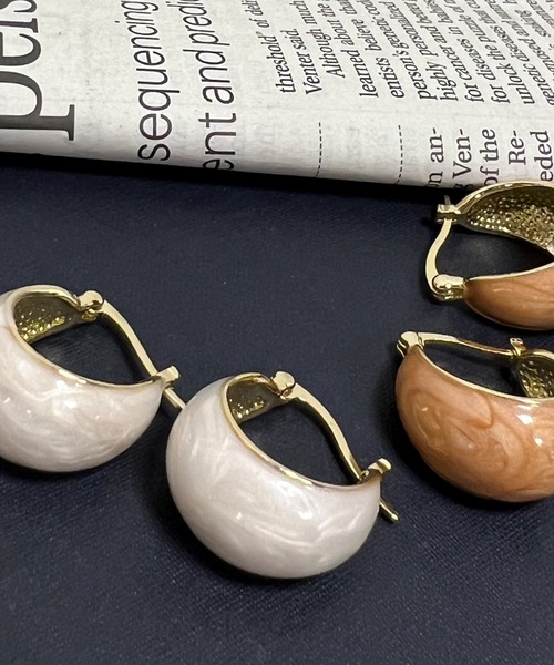 VICKY(ビッキー)の「【KOREAN ITEM】マーブルピアス(ピアス(両耳用)・レディース・ホワイト/ピンク・FREE)」の2枚目の写真