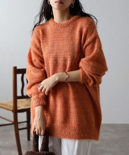 amini(アミニ)の「【2023 A/W新作】ラメ起毛オーバーサイズニット(ニット/セーター・レディース・ブラック/ブラウン/オレンジ/ブルー/アイボリー・MEDIUM)」の5枚目の写真