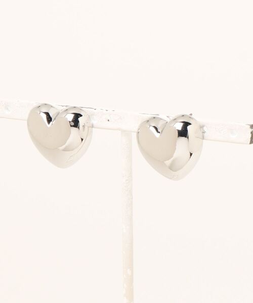 LOWRYS FARM(ローリーズファーム)の「プックリハートピアス 989826(ピアス(両耳用)・レディース・ゴールド/シルバー・FREE)」の1枚目の写真