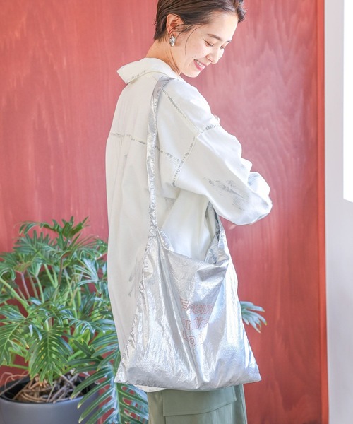 LEPSIM(レプシィム)の「メタリックロゴトートバッグ 996293(トートバッグ・レディース・オフホワイト/ブルー/シルバー・ONE SIZE)」の18枚目の写真