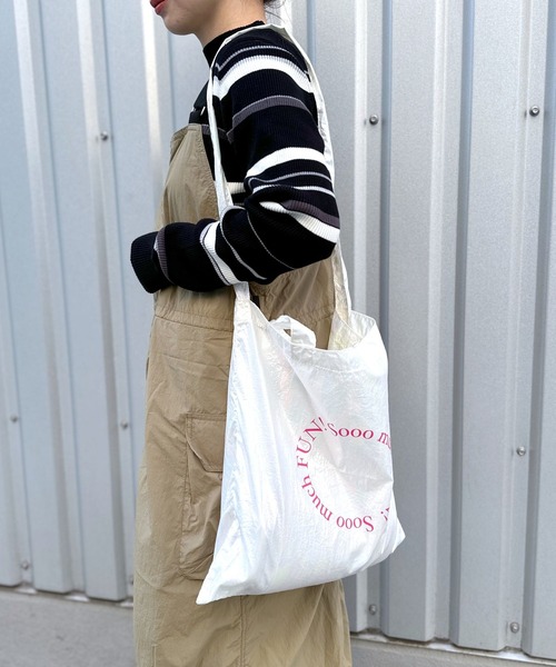 LEPSIM(レプシィム)の「メタリックロゴトートバッグ 996293(トートバッグ・レディース・オフホワイト/ブルー/シルバー・ONE SIZE)」の4枚目の写真