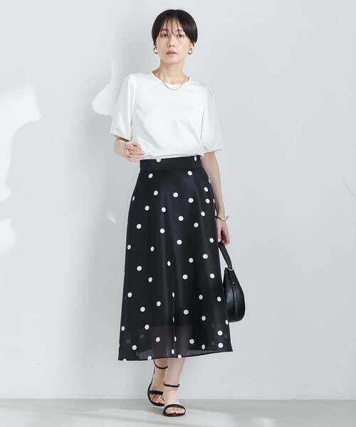 NOLLEY’S(ノーリーズ)の「ウォッシャブルサテンフォルムブラウス(シャツ/ブラウス・レディース・オフホワイト/ネイビー・36/38)」の6枚目の写真