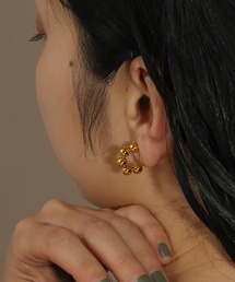 voov（ブーブ）の「【金属アレルギー対応】メタルボール フープ風 イヤリング オケージョン デイリー（イヤリング）」