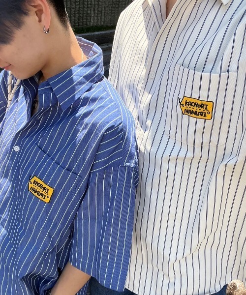 kaoyorinakami（カオヨリナカミ）の「tag logo stripe shirt