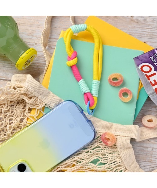 Hamee（ハミィ）の「DOLLY TIE ドリータイ ネオンハンドストラップ DOLLY STRAP(Cタイプ)（スマホグッズ・レディース・ブルー系その他2/ブラック系その他2/スカイブルー/イエロー系その他2/レッド系その他2/フューシャピンク/ピンク系その他2/ミント/グリーン系その他2/オレンジ系その他2/ベージュ系その他2/ライラック/その他1/レッド系その他3・FREE）」の16枚目の写真