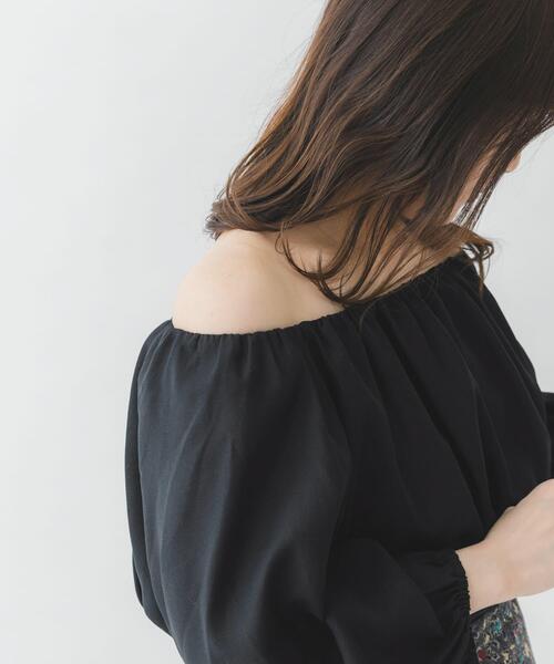 URBAN RESEARCH ROSSO WOMEN(アーバンリサーチ ロッソ)の「2WAYオフショルブラウス(シャツ/ブラウス・レディース・ブラック/ホワイト・FREE)」の20枚目の写真