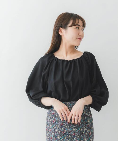 URBAN RESEARCH ROSSO WOMEN(アーバンリサーチ ロッソ)の「2WAYオフショルブラウス(シャツ/ブラウス・レディース・ブラック/ホワイト・FREE)」の21枚目の写真