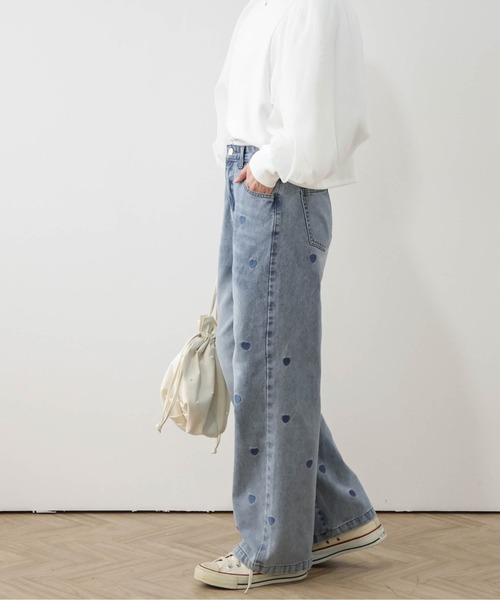 AMELY（エミリー）の「ハート刺繍ストレートデニム（デニムパンツ