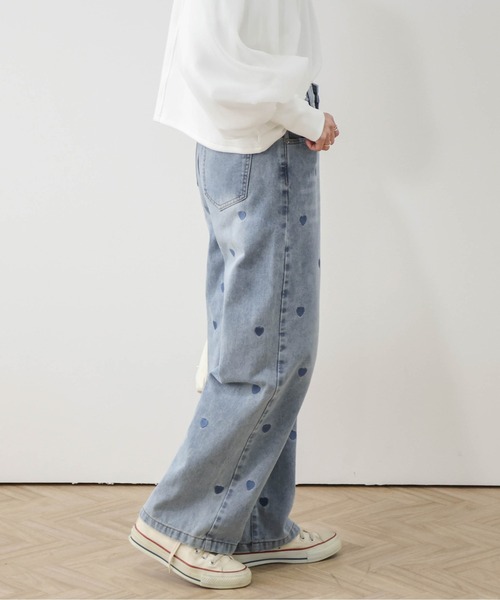 AMELY（エミリー）の「ハート刺繍ストレートデニム（デニムパンツ
