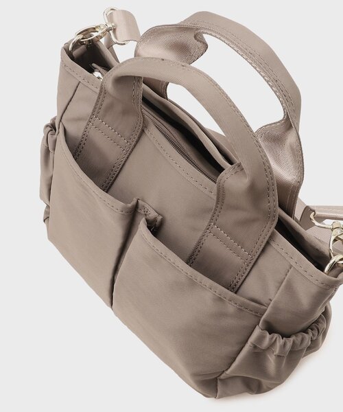 OPAQUE.CLIP（オペークドットクリップ）の「◆【撥水加工／2WAY】ギャザーポケットミドルトートバッグ（トートバッグ・レディース・サンドベージュ/ブラック・00）」の9枚目の写真