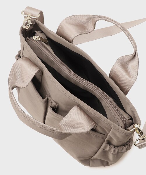 OPAQUE.CLIP（オペークドットクリップ）の「◆【撥水加工／2WAY】ギャザーポケットミドルトートバッグ（トートバッグ・レディース・サンドベージュ/ブラック・00）」の11枚目の写真