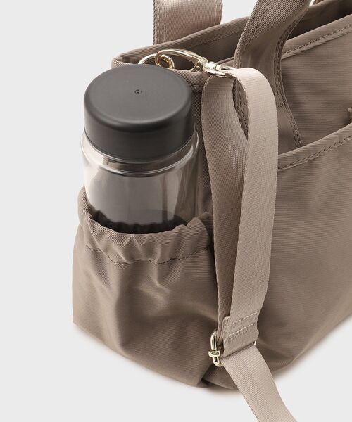 OPAQUE.CLIP（オペークドットクリップ）の「◆【撥水加工／2WAY】ギャザーポケットミドルトートバッグ（トートバッグ・レディース・サンドベージュ/ブラック・00）」の12枚目の写真