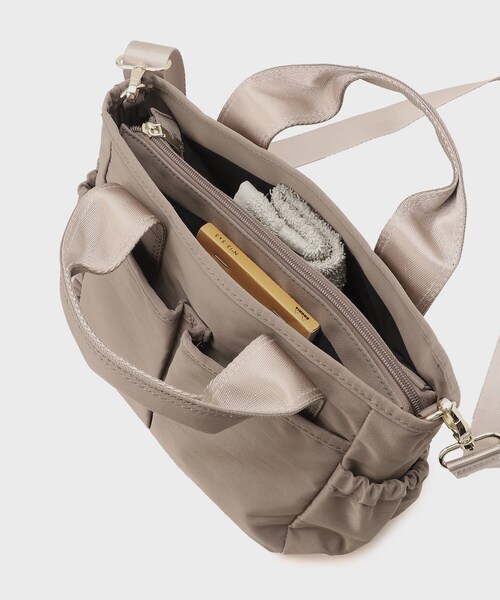 OPAQUE.CLIP（オペークドットクリップ）の「◆【撥水加工／2WAY】ギャザーポケットミドルトートバッグ（トートバッグ・レディース・サンドベージュ/ブラック・00）」の13枚目の写真