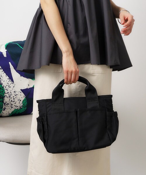 OPAQUE.CLIP（オペークドットクリップ）の「◆【撥水加工／2WAY】ギャザーポケットミドルトートバッグ（トートバッグ・レディース・サンドベージュ/ブラック・00）」の3枚目の写真