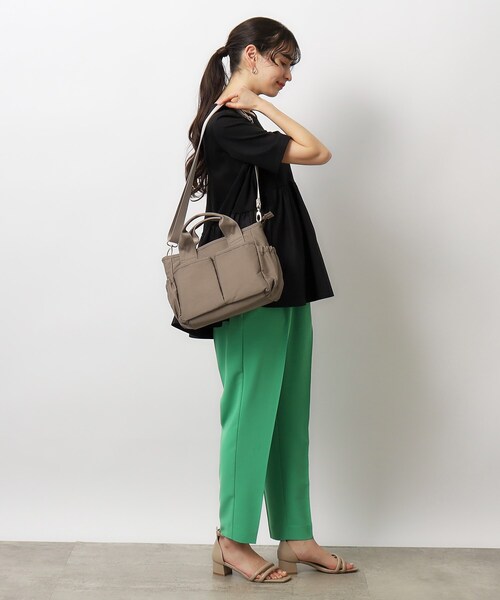OPAQUE.CLIP（オペークドットクリップ）の「◆【撥水加工／2WAY】ギャザーポケットミドルトートバッグ（トートバッグ・レディース・サンドベージュ/ブラック・00）」の5枚目の写真