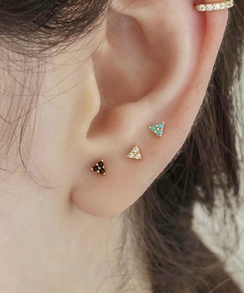 Fun & Daily(ファンアンドデイリー)の「トライアングルジルコンスモールピアス(ピアス(両耳用)・レディース・ターコイズブルー/ブルー/ブラック/クリア・FREE)」の10枚目の写真