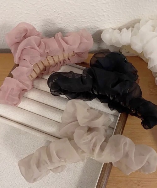 ammy.（エイミードット）の「【 ammy. / エイミードット 】 シフォン チュール ビッグ ヘアクリップ（バレッタ/ヘアクリップ・レディース・グレー/ブラック/ベージュ/ピンク/アイボリー・FREE）」の4枚目の写真
