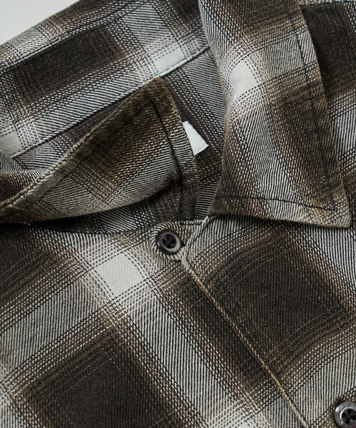 FREAK'S STORE（フリークスストア）の「ブリーチ加工 オープンカラー オンブレチェック シャツ/ショートスリーブ/リラックスフィット BLEACH OMBRE OC SHIRT SS（シャツ/ブラウス・メンズ・ホワイト/ブラック/ブルー/グリーン・MEDIUM/LARGE）」の10枚目の写真