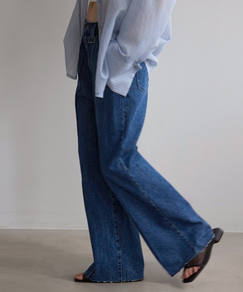 MIELI INVARIANT(ミエリインヴァリアント)の「Pintuck Wide Wash Denim(デニムパンツ・レディース・ブルー・X-SMALL/SMALL/MEDIUM)」の2枚目の写真