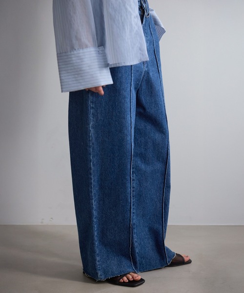 MIELI INVARIANT(ミエリインヴァリアント)の「Pintuck Wide Wash Denim(デニムパンツ・レディース・ブルー・X-SMALL/SMALL/MEDIUM)」の5枚目の写真