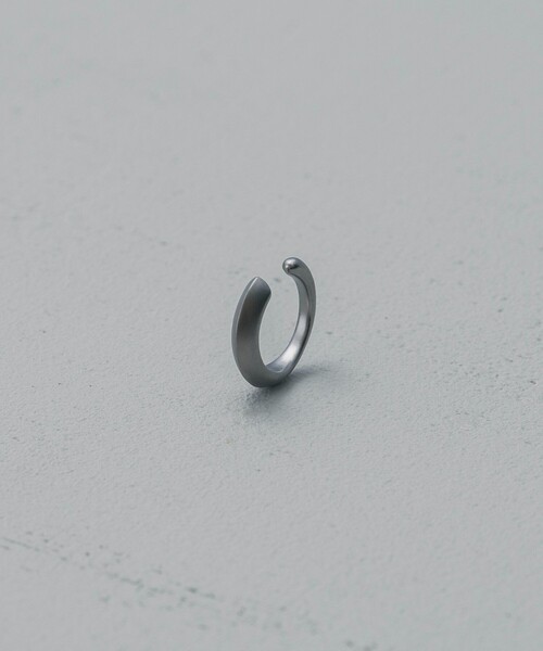 and cloud（アンドクラウド）の「Spine Hoop Earring/Single（イヤリング・レディース・ブラック/シルバー/イエローゴールド・FREE）」の2枚目の写真