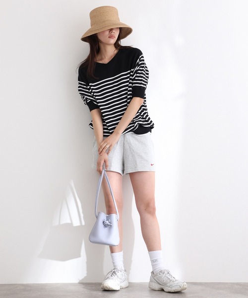 ElegChic（エレグシック）の「パネルボーダードルマンニット（ニット/セーター・レディース・ブラック/オフホワイト/ネイビー・M/XL/4L）」の4枚目の写真