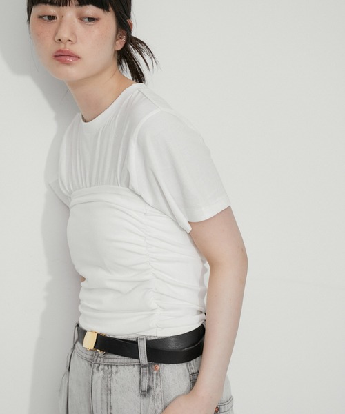 ADAM ET ROPE'（アダムエロペ）の「【サステナブル】2wayベアトップTee（Tシャツ/カットソー・レディース・ブラック/サックスブルー/ホワイト・FREE）」の21枚目の写真