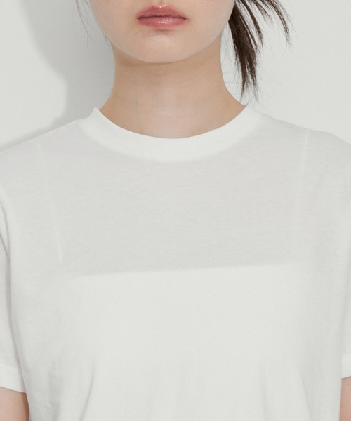 ADAM ET ROPE'（アダムエロペ）の「【サステナブル】2wayベアトップTee（Tシャツ/カットソー・レディース・ブラック/サックスブルー/ホワイト・FREE）」の10枚目の写真