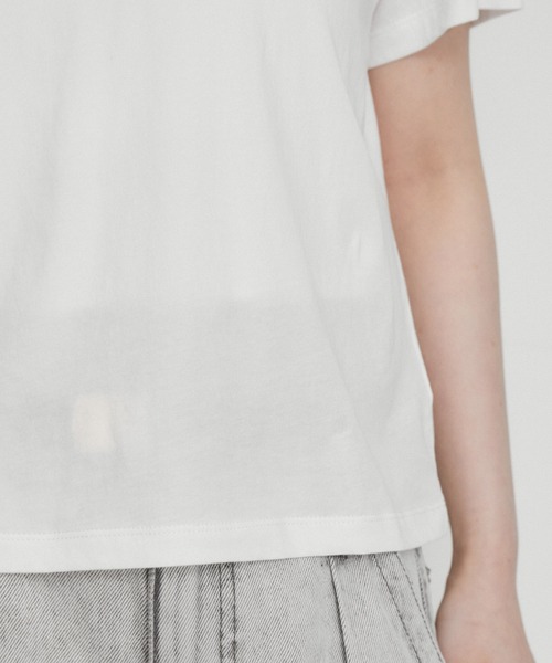 ADAM ET ROPE'（アダムエロペ）の「【サステナブル】2wayベアトップTee（Tシャツ/カットソー・レディース・ブラック/サックスブルー/ホワイト・FREE）」の12枚目の写真