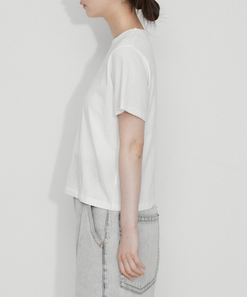 ADAM ET ROPE'（アダムエロペ）の「【サステナブル】2wayベアトップTee（Tシャツ/カットソー・レディース・ブラック/サックスブルー/ホワイト・FREE）」の4枚目の写真