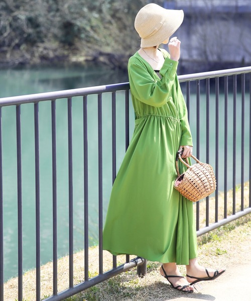 and it_（アンドイット）の「デイリーラッシュガードカシュクールワンピース（ラッシュガード・レディース・グレイッシュベージュ/グリーン/ネイビー・M-L）」の9枚目の写真