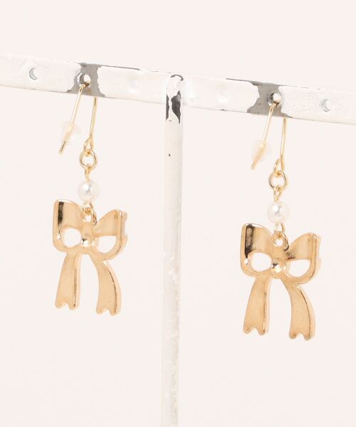tone（トーン）の「【MUURABBTI】白いリボンのピアス(MA)（ピアス（両耳用）・レディース・ホワイト・FREE）」の5枚目の写真