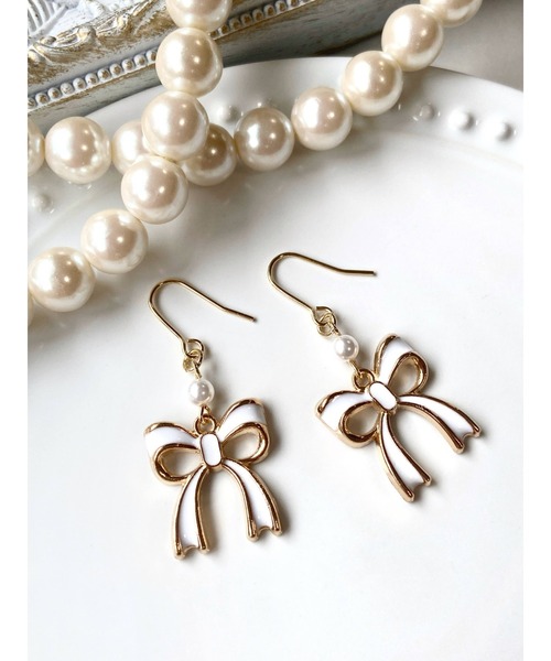 tone（トーン）の「【MUURABBTI】白いリボンのピアス(MA)（ピアス（両耳用）・レディース・ホワイト・FREE）」の3枚目の写真