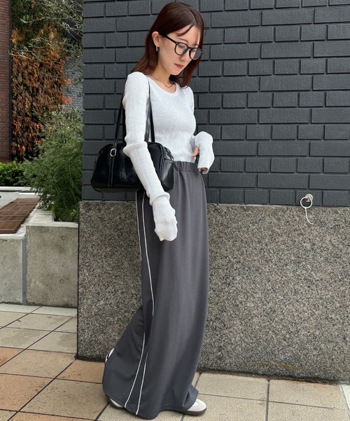 ISOOK（アイスー）の「【ISOOK / アイスー】ラメリブニット  / 春ニット 指穴 サムホール ラメニット ZOZOTOWN限定（ニット/セーター・レディース・グレー/チャコールグレー/ブラック・FREE）」の20枚目の写真