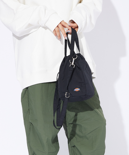 Dickies(ディッキーズ)の「【DICKIES/ディッキーズ】WORKERS NYLON DS SHOULDER BAG/ナイロンショルダーバッグ/巾着(バックパック/リュック・メンズ・ブラック/カーキ/ベージュ・フリー)」の2枚目の写真