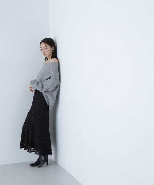 NATURAL BEAUTY BASIC（ナチュラルビューティーベーシック）の「◇オフショルラメオーバーニット（ニット/セーター・レディース・ベージュ/グレー/オフホワイト/ピンク・FREE）」の16枚目の写真