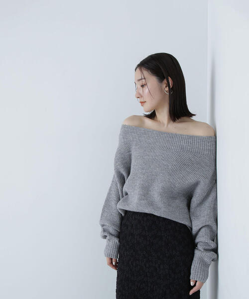 NATURAL BEAUTY BASIC（ナチュラルビューティーベーシック）の「◇オフショルラメオーバーニット（ニット/セーター・レディース・ベージュ/グレー/オフホワイト/ピンク・FREE）」の19枚目の写真