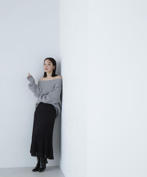 NATURAL BEAUTY BASIC（ナチュラルビューティーベーシック）の「◇オフショルラメオーバーニット（ニット/セーター・レディース・ベージュ/グレー/オフホワイト/ピンク・FREE）」の20枚目の写真