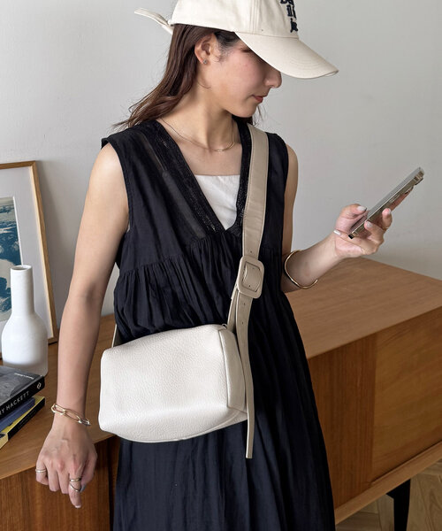 シンプル・大人カジュアル】ベルトスクエアショルダーバッグ