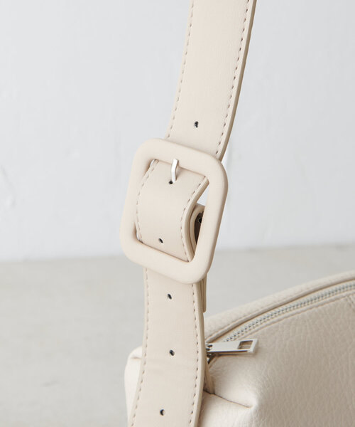 シンプル・大人カジュアル】ベルトスクエアショルダーバッグ