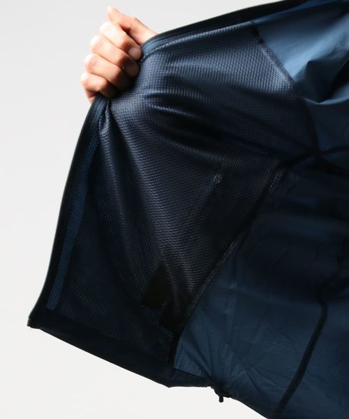 THE NORTH FACE(ザノースフェイス)の「ザ・ノース・フェイス メンズウィンドシェルジャケット / スワローテールフーディー(マウンテンパーカー・メンズ・ブラック×レッド/ライトグレー/インディゴブルー/ブラック/イエロー系その他/グレー/ダークネイビー/イエロー系その他2/ダークカーキ/スカイブルー/グリーン/カーキオリーブ/オリーブドラブ/サックスブルー/ネイビー/パープル/ブラウン系その他/グリーン系その他2/ブルー系その他3・LARGE/MEDIUM/SMALL/X-LARGE)」の20枚目の写真