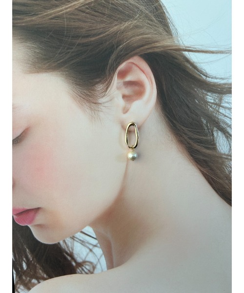 tone（トーン）の「【Mee】オーバルフレーム × 1粒コットンパールピアス(MA)（ピアス（両耳用）・レディース・シルバー/ゴールド・FREE）」の4枚目の写真