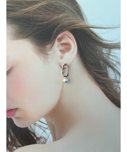 tone（トーン）の「【Mee】オーバルフレーム × 1粒コットンパールピアス(MA)（ピアス（両耳用）・レディース・シルバー/ゴールド・FREE）」の5枚目の写真