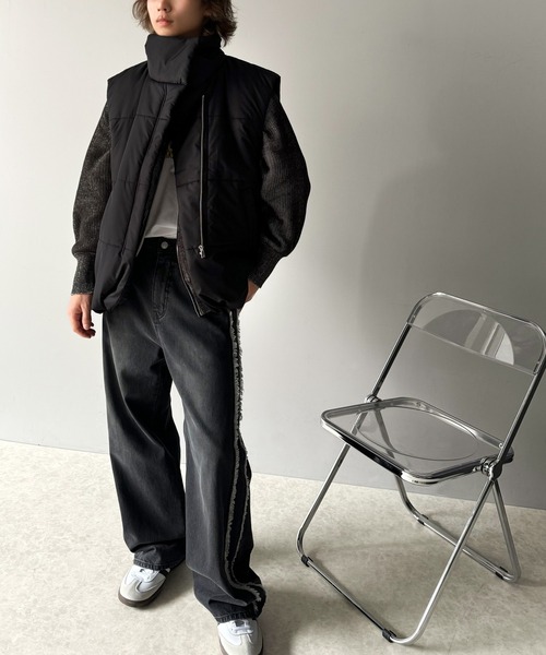 classicalelf（クラシカルエルフ）の「都会的でスタイリッシュ。裾ドロストスタンドネック中綿ダウンベスト（ダウンベスト・メンズ・ライトグレー/ブラック・MEDIUM/LARGE）」の8枚目の写真