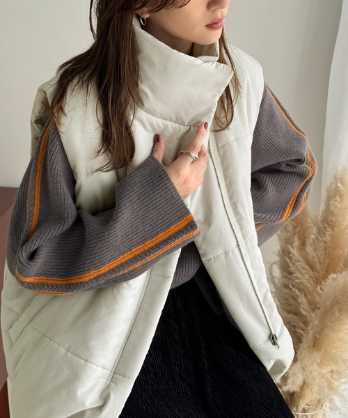 classicalelf（クラシカルエルフ）の「都会的でスタイリッシュ。裾ドロストスタンドネック中綿ダウンベスト（ダウンベスト・メンズ・ライトグレー/ブラック・MEDIUM/LARGE）」の18枚目の写真