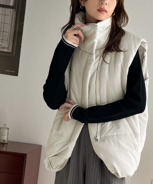 classicalelf（クラシカルエルフ）の「都会的でスタイリッシュ。裾ドロストスタンドネック中綿ダウンベスト（ダウンベスト・メンズ・ライトグレー/ブラック・MEDIUM/LARGE）」の19枚目の写真