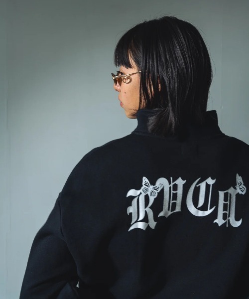 RVCA（ルーカ）の「RVCA レディース JUST FLOATIN HALF ZI パーカー/ルカーロゴバタフライモチーフハーフジップショート丈パーカー（パーカー・レディース・ブラック/アイボリー/レンガ・SMALL/MEDIUM）」の12枚目の写真
