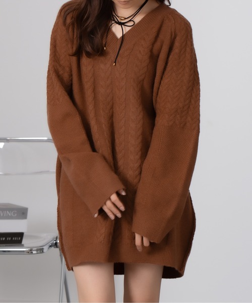 Nia(ニア)の「Nia(ニア)/ケーブル編み Vネックミニニットワンピース(ワンピース・レディース・グレー/アイボリー/ダークグレー/ブラウン・FREE)」の1枚目の写真