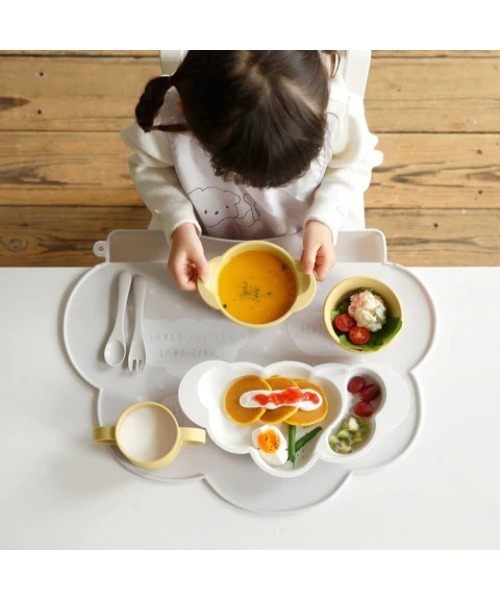 10mois（ディモワ）の「【10mois(ディモワ)】mamamanma(マママンマ)　お食事シリコンマット（マグ/哺乳瓶/お食事グッズ・キッズ・ベージュ/グレー・ONE SIZE）」の12枚目の写真